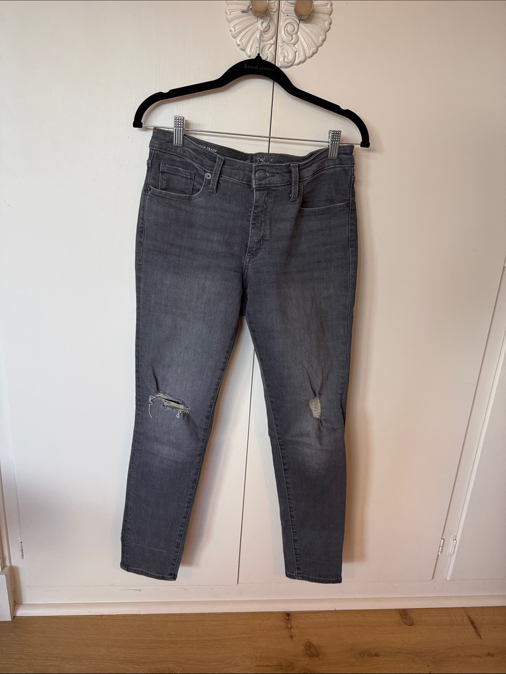 Universal Thread Grey Skinny Jeans with Knee Rips